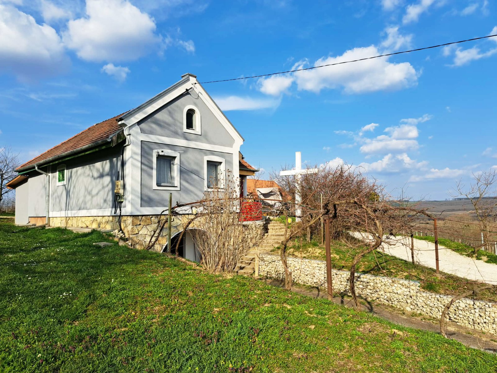 (AAA) Renoviertes Weinberghaus in ruhiger Lage