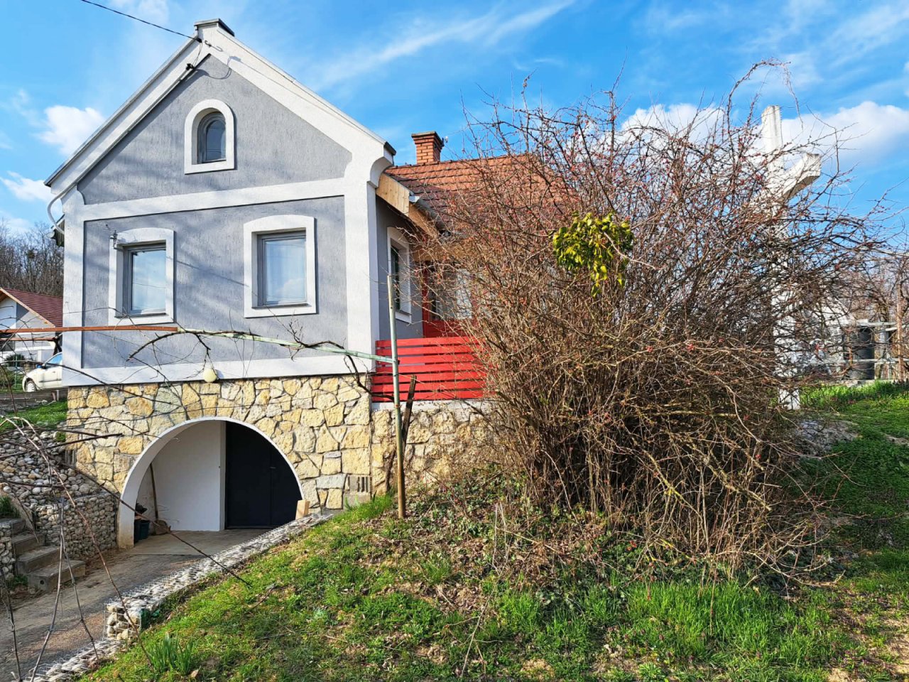 (AAA) Renoviertes Weinberghaus in ruhiger Lage (KK1948)