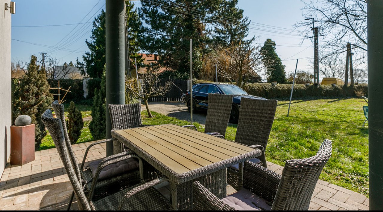 (AAA)  Anspruchsvoll renovierte Doppelhaushälfte mit Balaton-Panorama (33886)