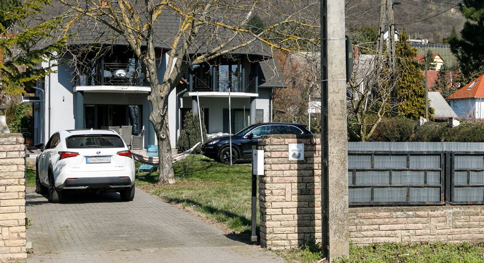 (AAA) Anspruchsvoll renovierte Doppelhaushälfte mit Balaton-Panorama (33886)