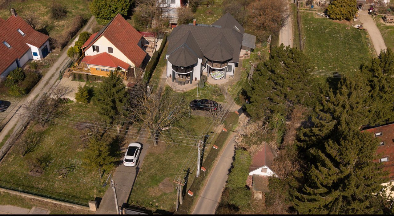 (AAA)  Anspruchsvoll renovierte Doppelhaushälfte mit Balaton-Panorama (33886)