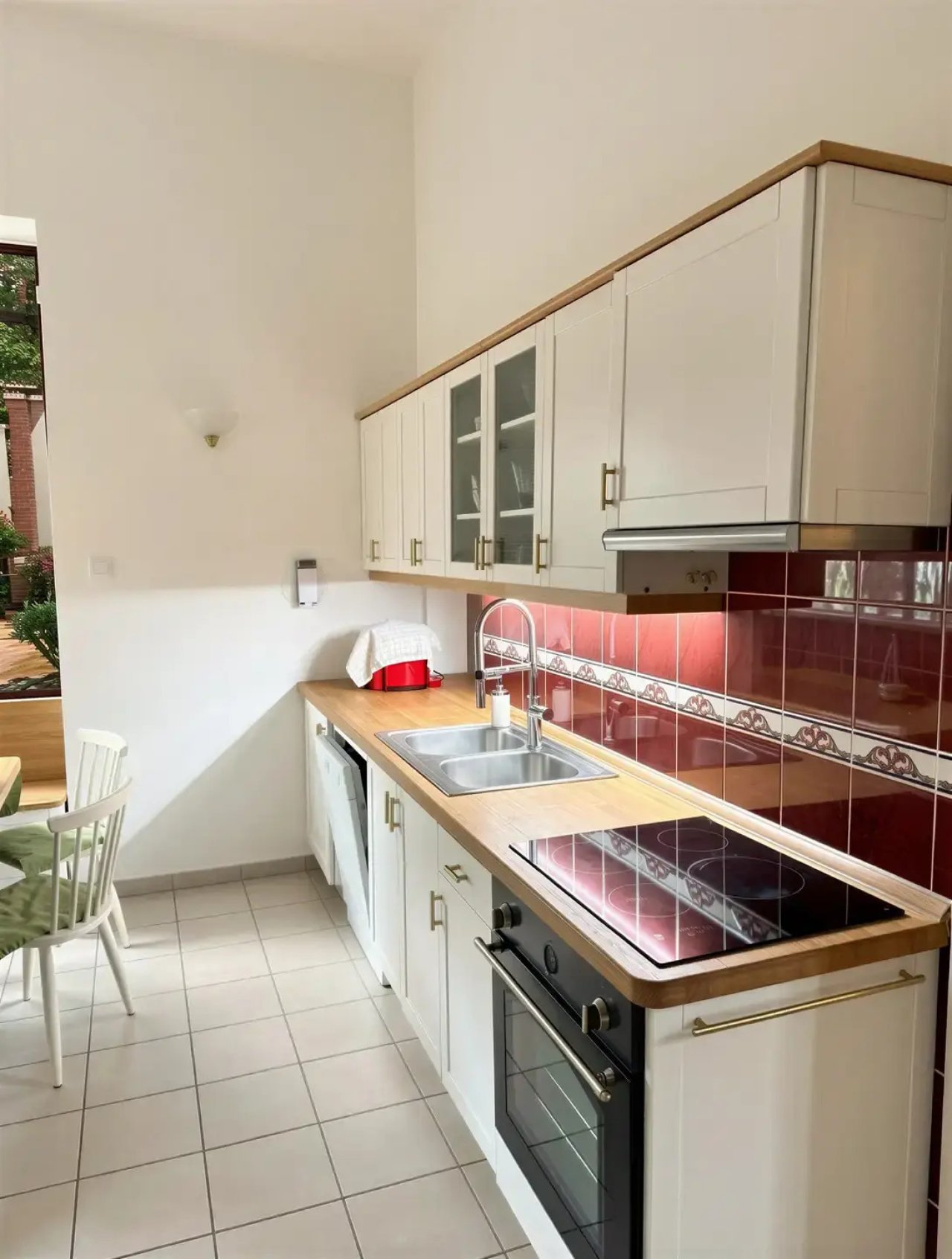 (AAA) Erstklassischer Werterhalt garantiert: Herausragende Wohnung im Burgviertel (KK2300)