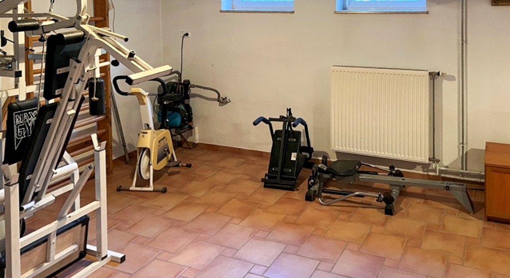 (AAA) Großés Einfamilienhaus in einer ruhigen Straße (33891)