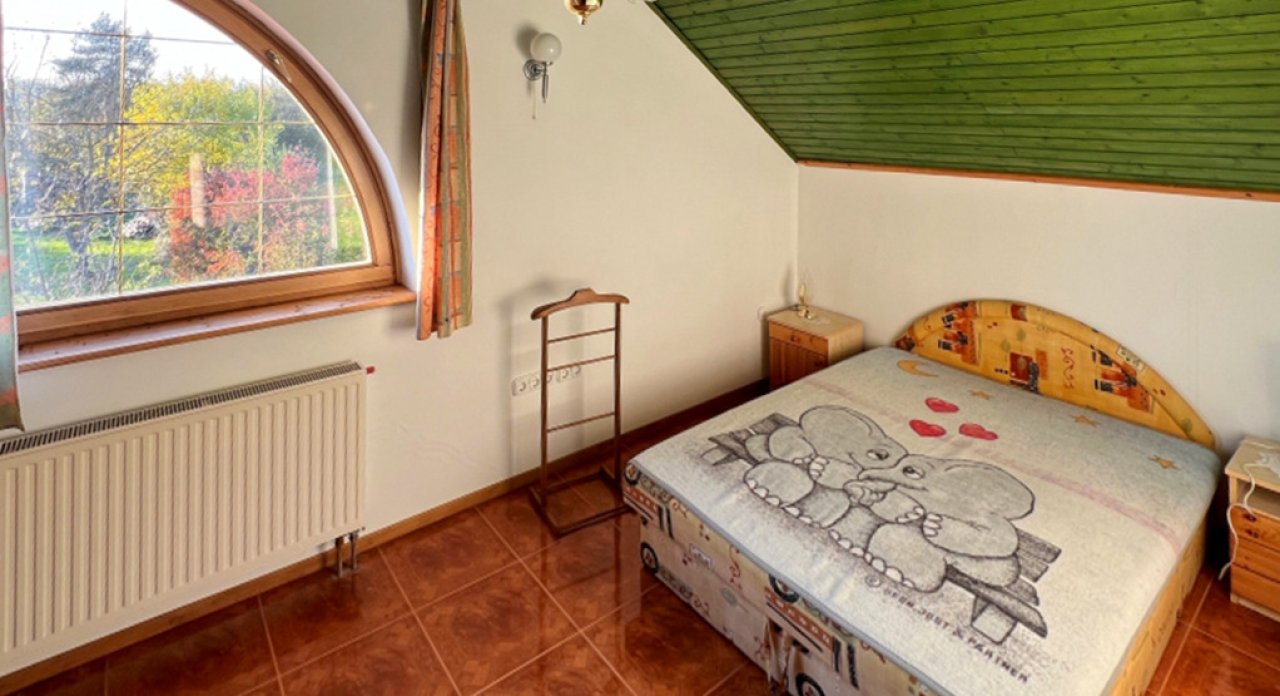 (AAA) Großés Einfamilienhaus in einer ruhigen Straße (33891)