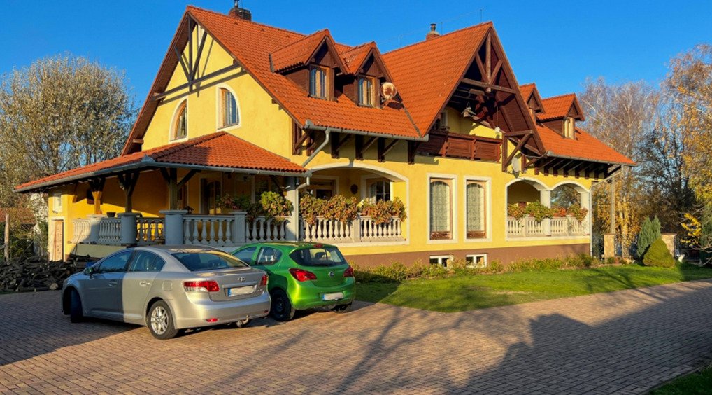 (AAA) Großés Einfamilienhaus in einer ruhigen Straße