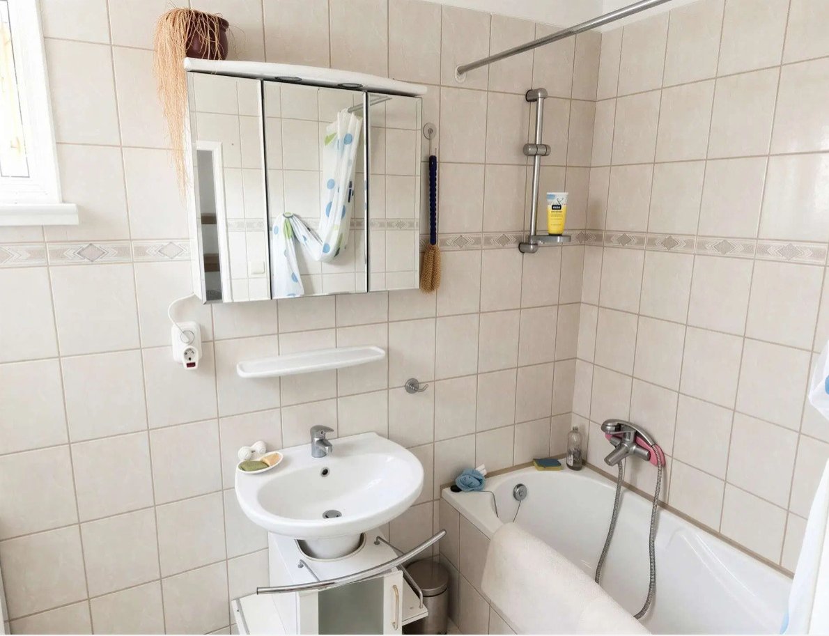 Teilsaniertes Einfamilienhaus in ruhiger Lage (DW82361)