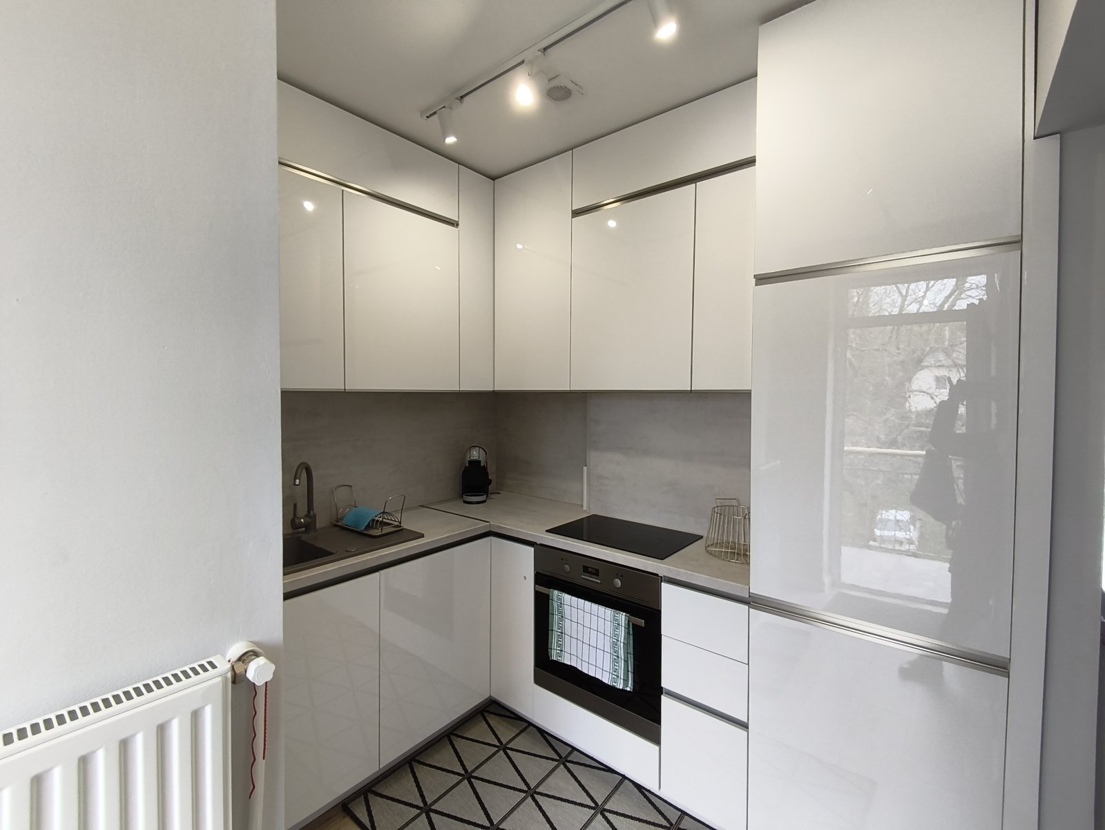 (AAA) Möbeliertes Appartement im Zentrum mit Tiefgaragenplatz (KK0410)