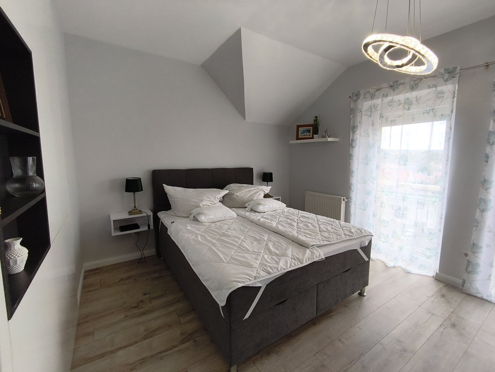 (AAA) Möbeliertes Appartement im Zentrum mit Tiefgaragenplatz (KK0410)