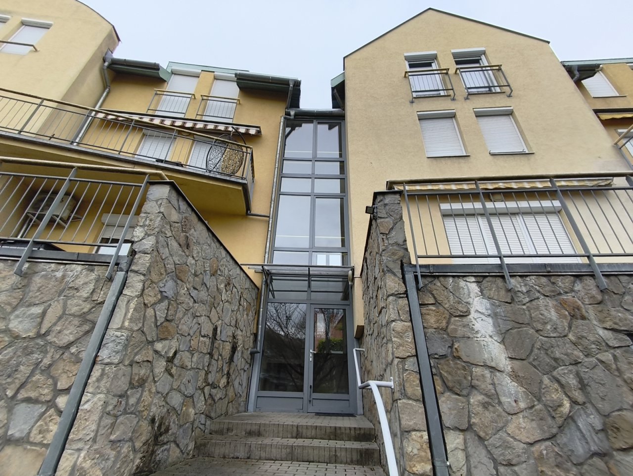(AAA) Möbeliertes Appartement im Zentrum  mit Tiefgaragenplatz (KK0410)