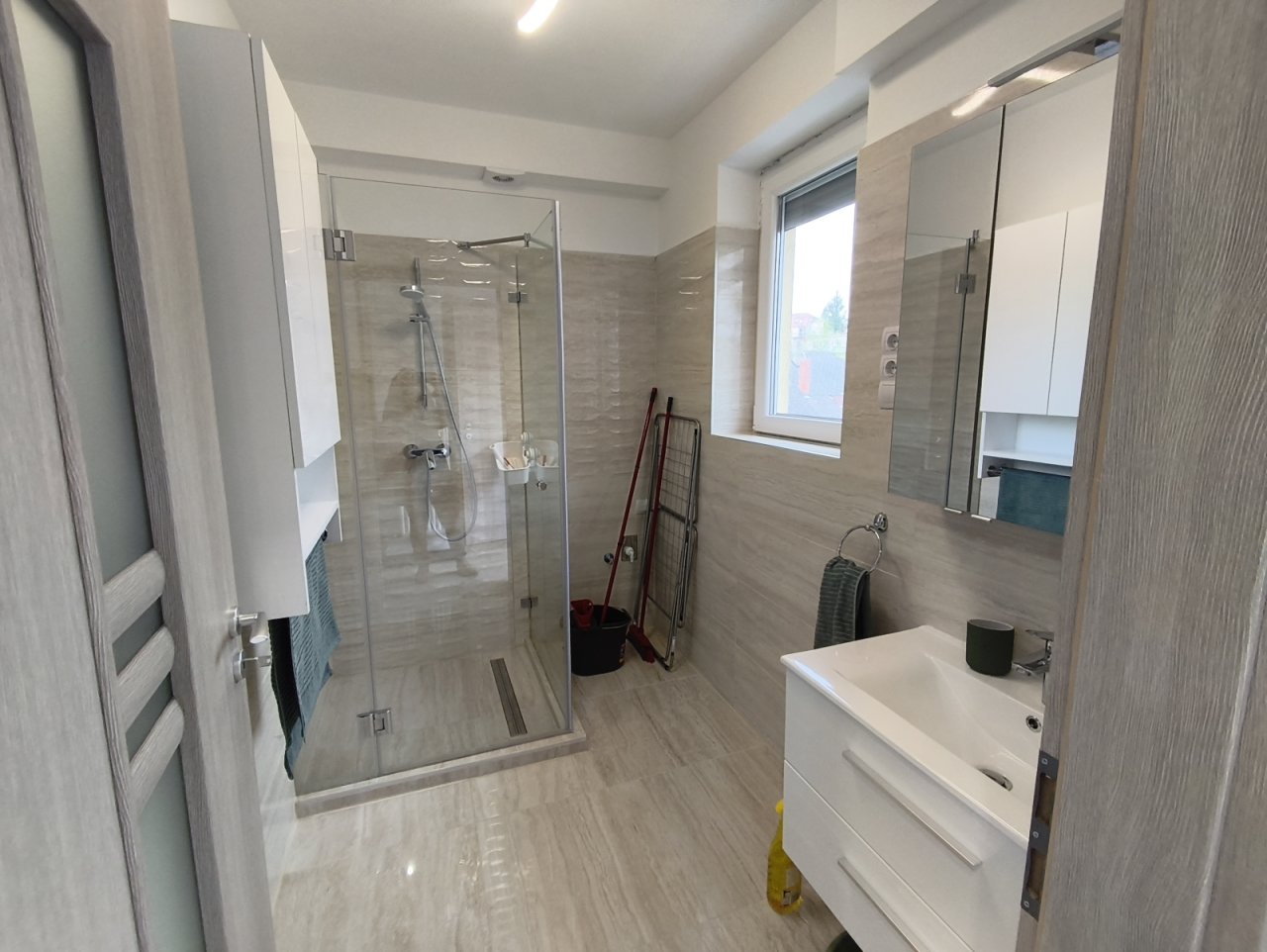 (AAA) Möbeliertes Appartement im Zentrum  mit Tiefgaragenplatz (KK0410)