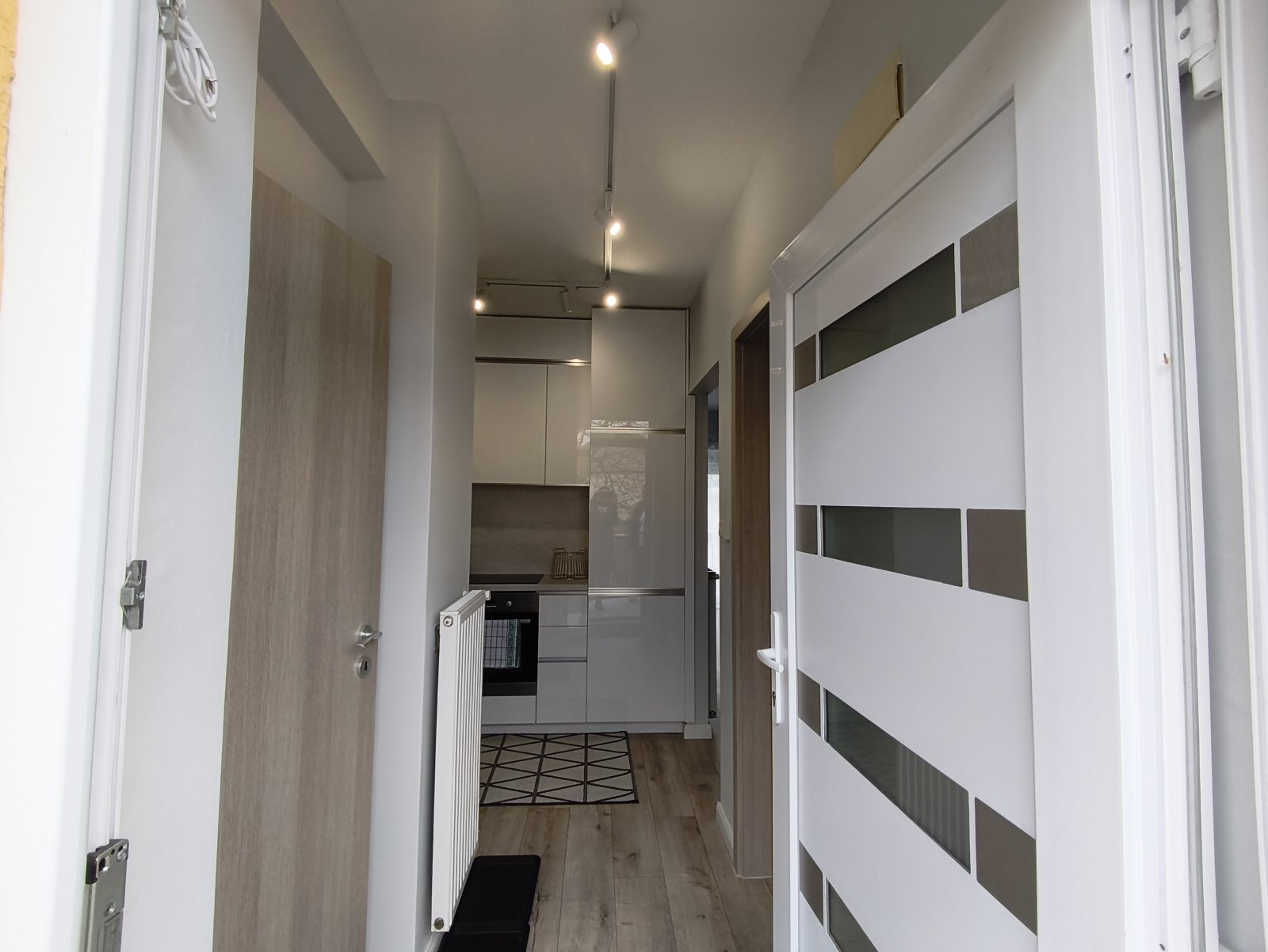 (AAA) Möbeliertes Appartement im Zentrum mit Tiefgaragenplatz (KK0410)
