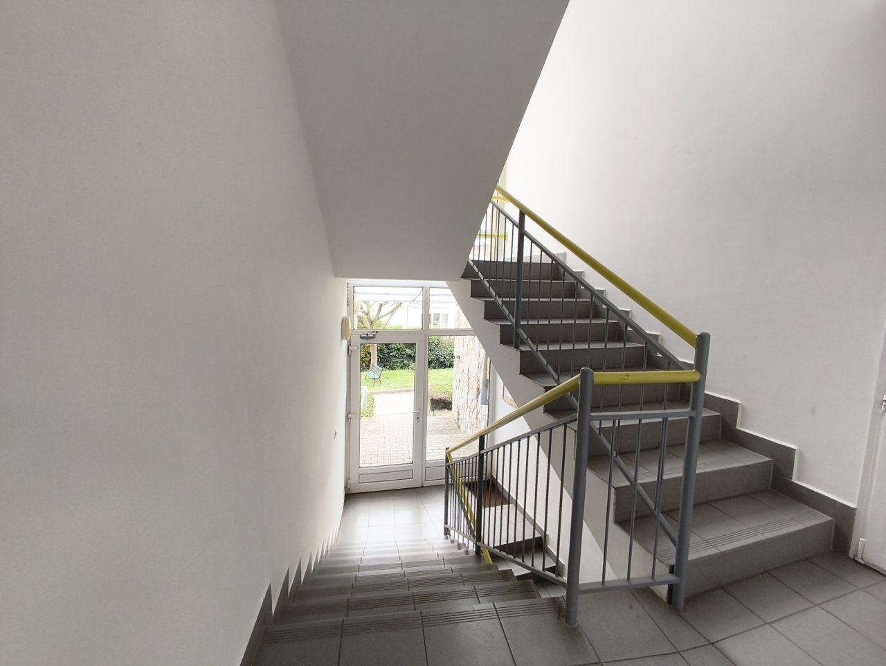 (AAA) Möbeliertes Appartement im Zentrum  mit Tiefgaragenplatz (KK0410)