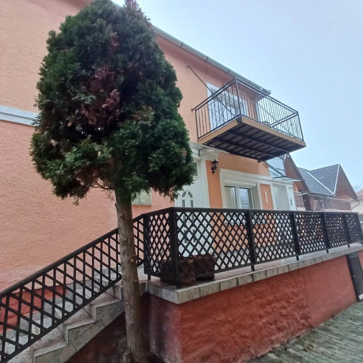 (ABA) Apartmenthaus mit 8 Einheiten in zentraler Lage des weltberühmten Kurbades Héviz (KE08)