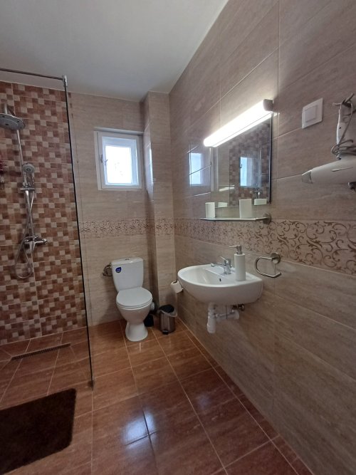 (ABA) Apartmenthaus mit 8 Einheiten in zentraler Lage des weltberühmten Kurbades Héviz (KE08)