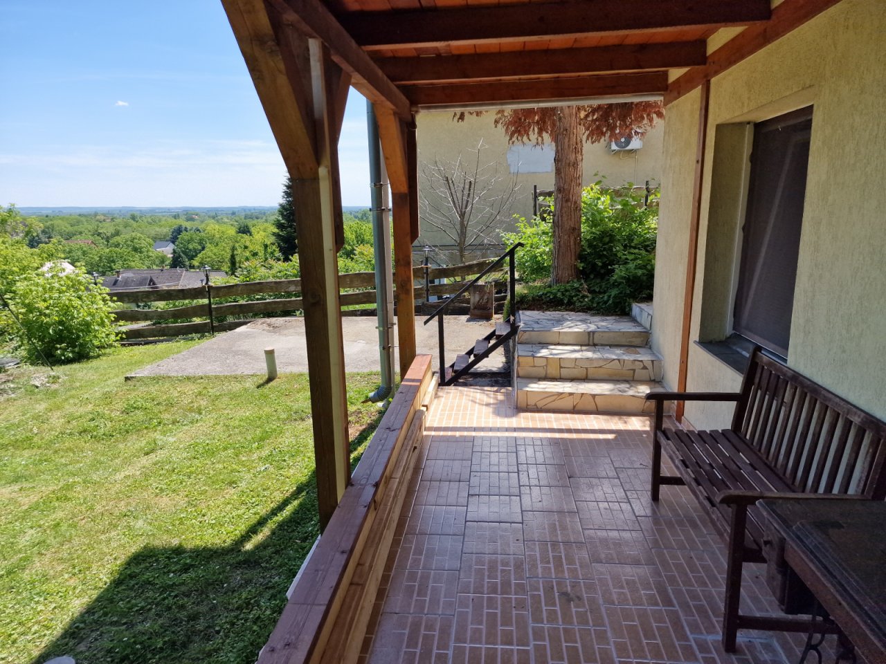 (AAA) Gemütlich, ruhig, professionell saniert, mit Gäste-Apartment am Balaton (CM104-2) — Terrace below