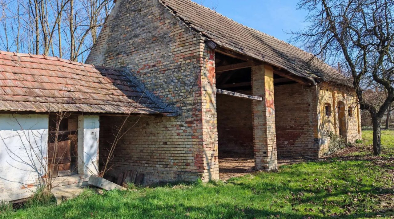 (A-A) Großes Grundstück für Neubau, Tierhaltung in ruhiger Lage (MW84333)