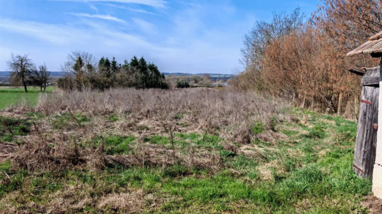 (A-A) Großes Grundstück für Neubau, Tierhaltung in ruhiger Lage (MW84333)