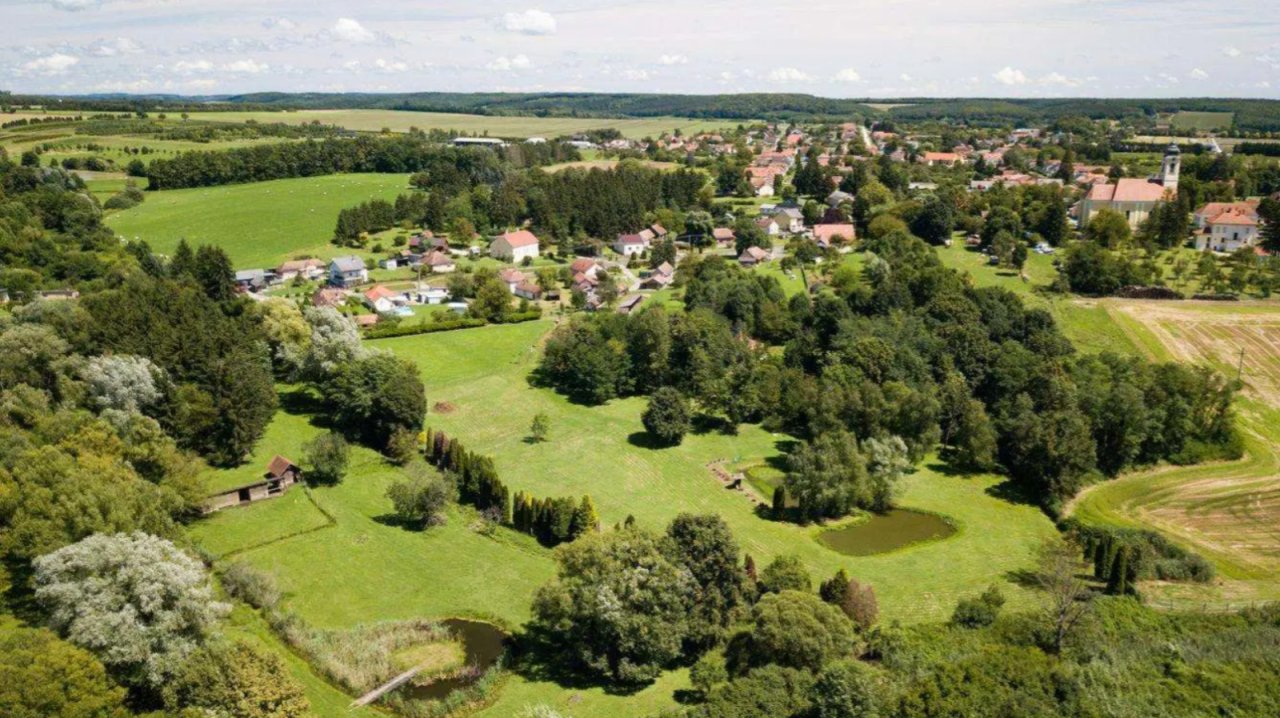 (A-A) Großes Grundstück für Neubau, Tierhaltung in ruhiger Lage (MW84333)