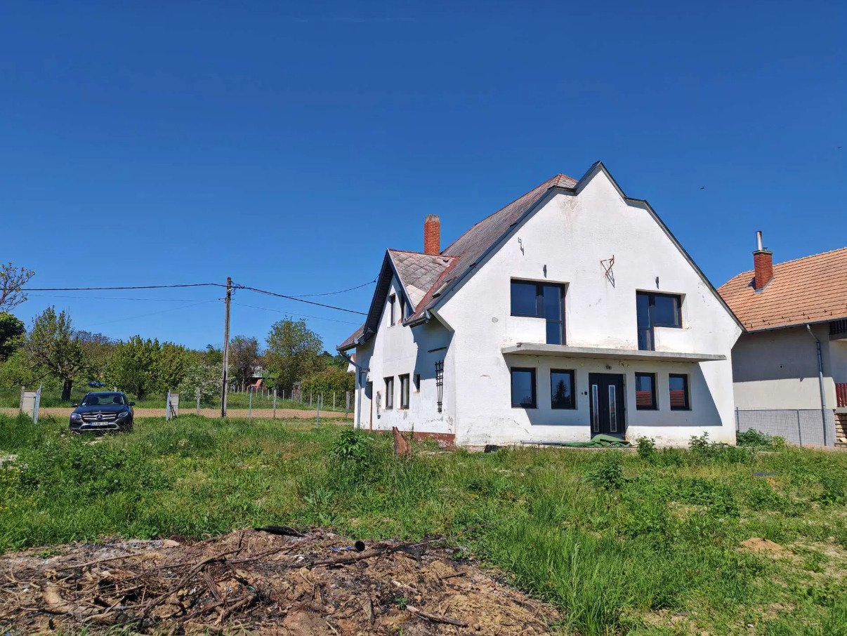 (ABA) Doppel-Grundstück mit Balatonblick & großem Wohnhaus (CM0445)
