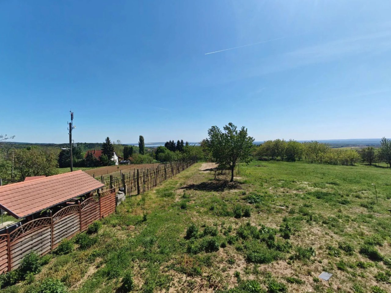 (ABA) Doppel-Grundstück mit Balatonblick &amp; großem Wohnhaus (CM0445)