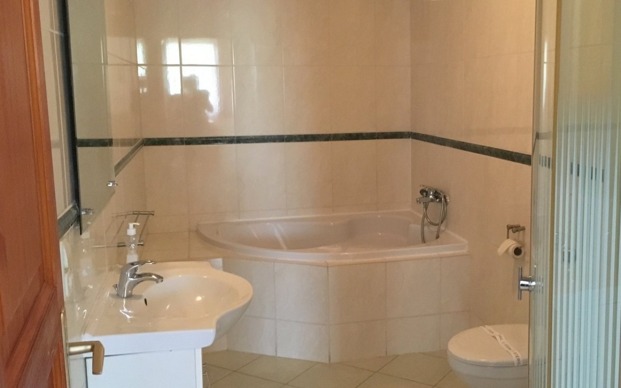 (AAA) Etagenwohnung im Villenpark des Schlosshotels (KEC08)