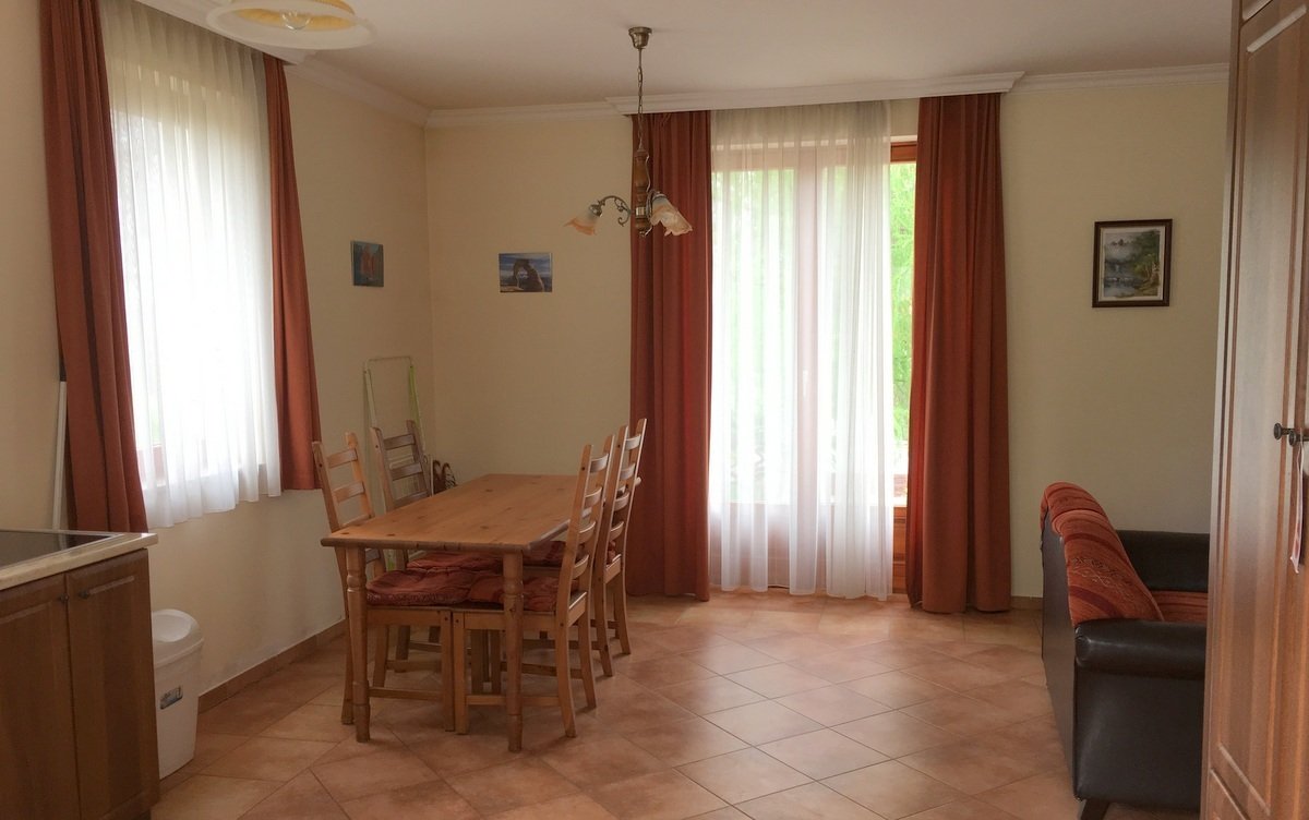 (AAA) Etagenwohnung im Villenpark des Schlosshotels