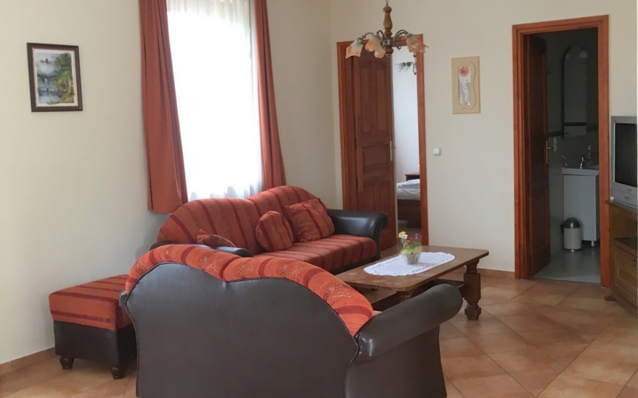 (AAA) Etagenwohnung im Villenpark des Schlosshotels (KEC08)