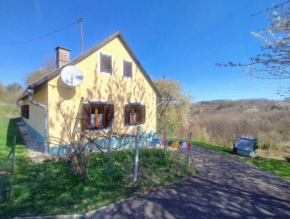 Panorama-Waldhaus auf dem Berggipfel im wunderschönen Vendvidék, im Gebiet des Nationalparks Őrség