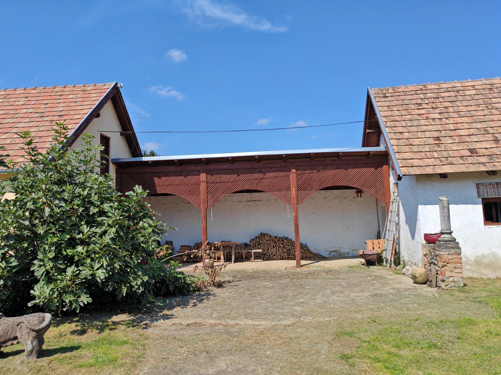 UNGARN: Traditionelles ungarisches Landhaus mit viel Atmosphäre und einem großen Grundstück (AAA)