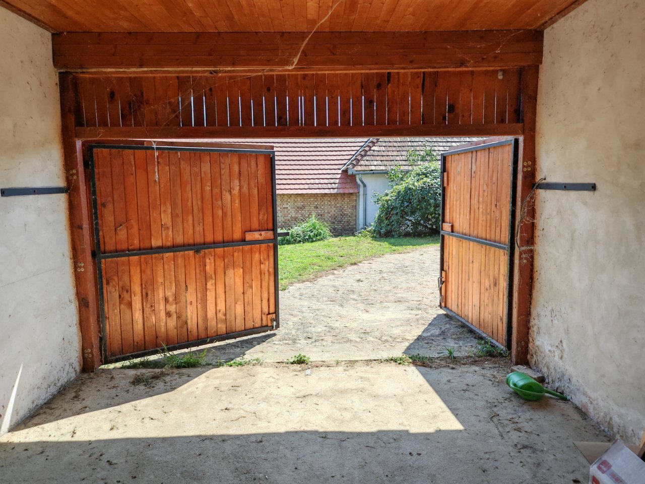 UNGARN: Traditionelles ungarisches Landhaus mit viel Atmosphäre und einem großen Grundstück (AAA) (MW006-2)
