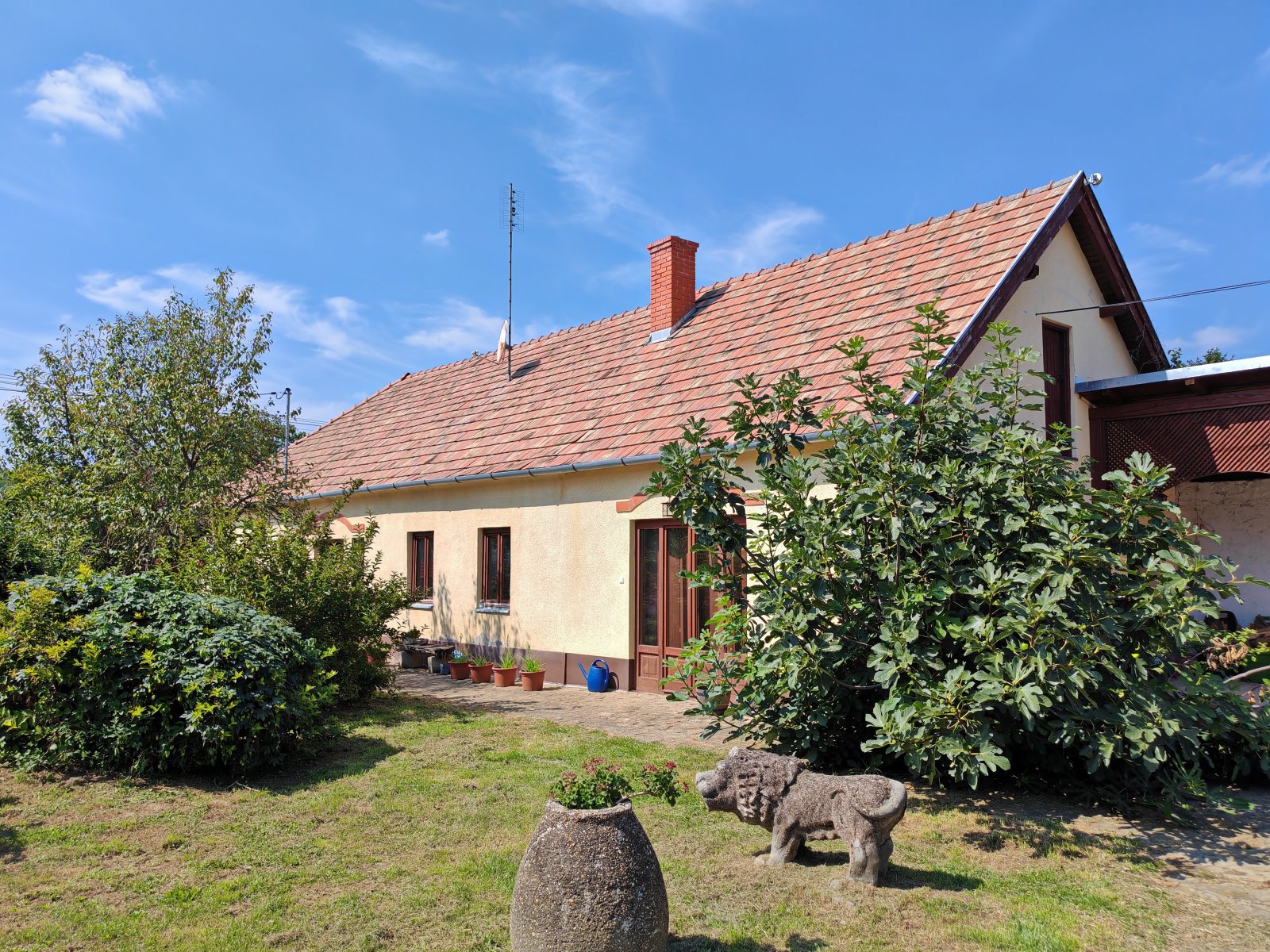 UNGARN: Traditionelles ungarisches Landhaus mit viel Atmosphäre und einem großen Grundstück (AAA) (MW006-2)