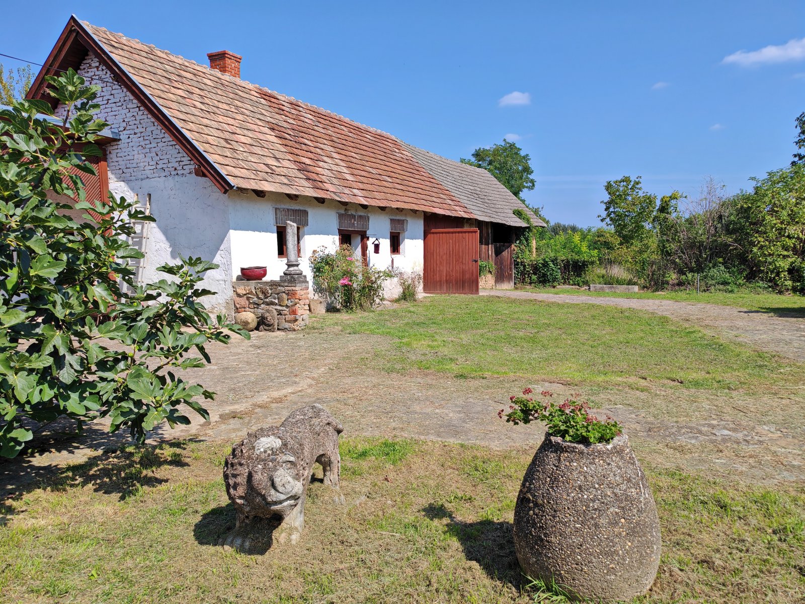 UNGARN: Traditionelles ungarisches Landhaus mit viel Atmosphäre und einem großen Grundstück (AAA) (MW006-2)