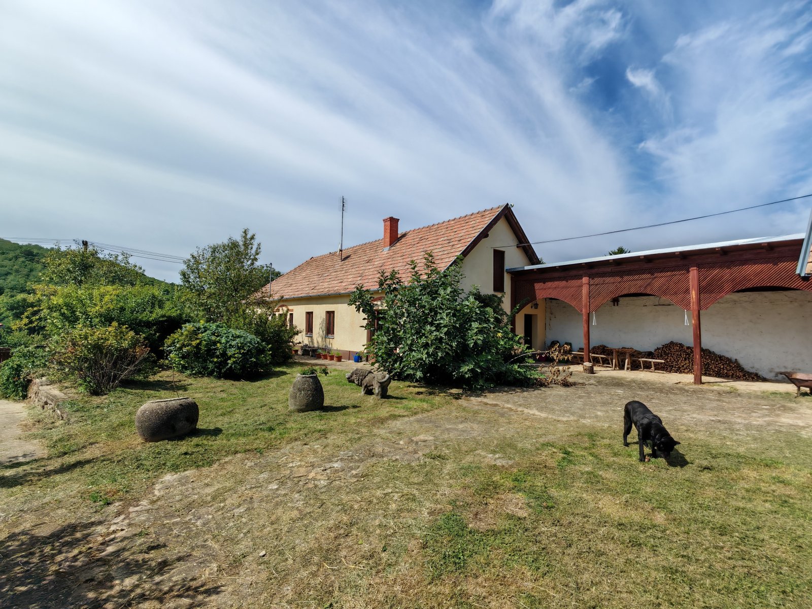 UNGARN: Traditionelles ungarisches Landhaus mit viel Atmosphäre und einem großen Grundstück (AAA)