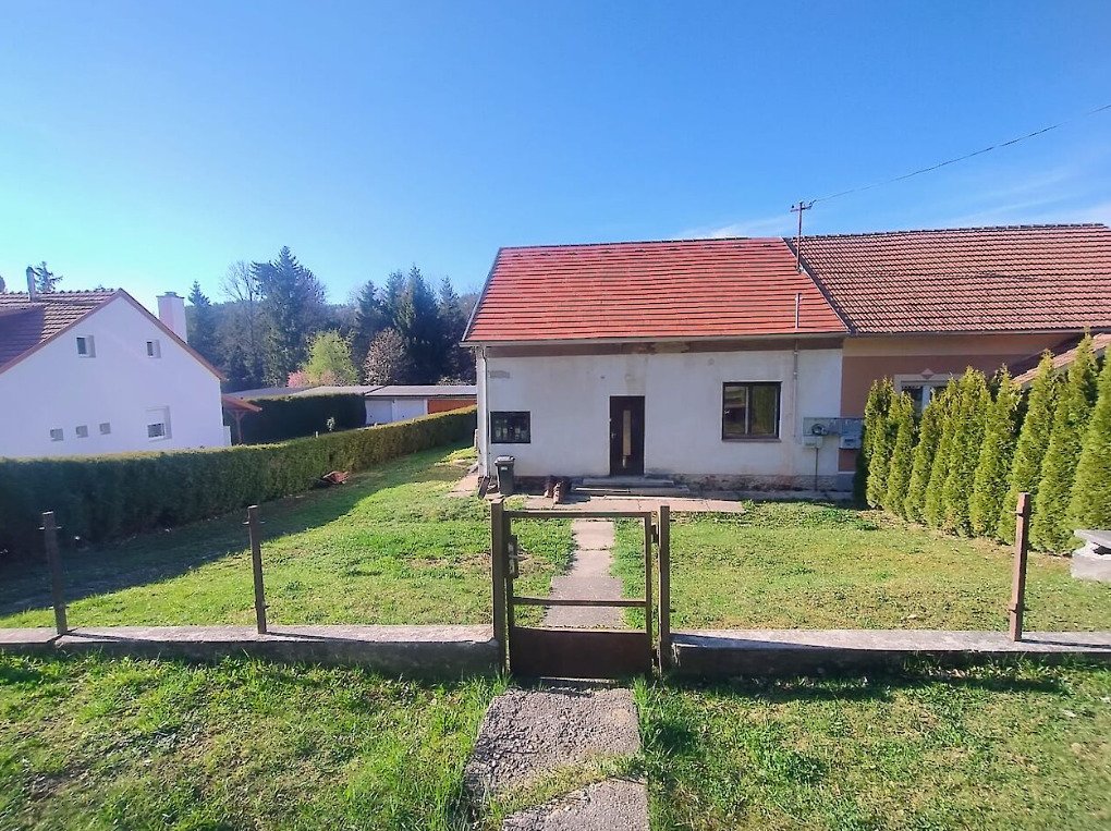 (ACA) Renovierungsbedürftiges Haus an der österreichisch-ungarischen Grenze, nahe dem Nationalpark