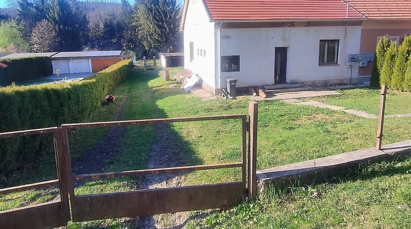 (ACA) Renovierungsbedürftiges Haus an der österreichisch-ungarischen Grenze, nahe dem Nationalpark