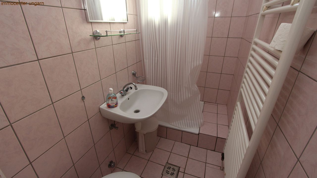 (AAA) Gepflegtes 8 Zimmer Gästehaus in Seenähe (44066)
