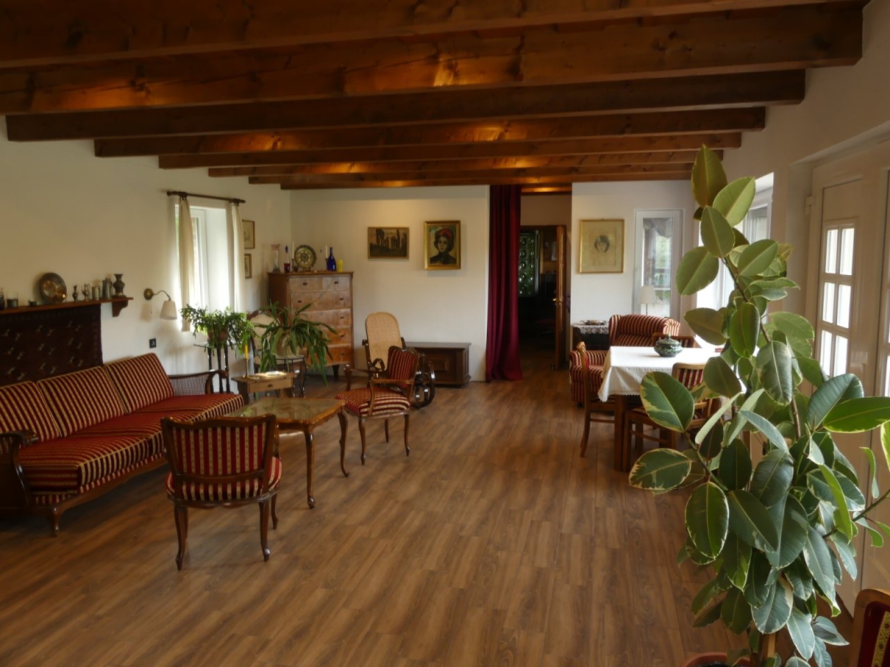 (AAA) Wunderschön renoviertes, einzigartiges Landhaus mit Nebengebäude (FB0506)