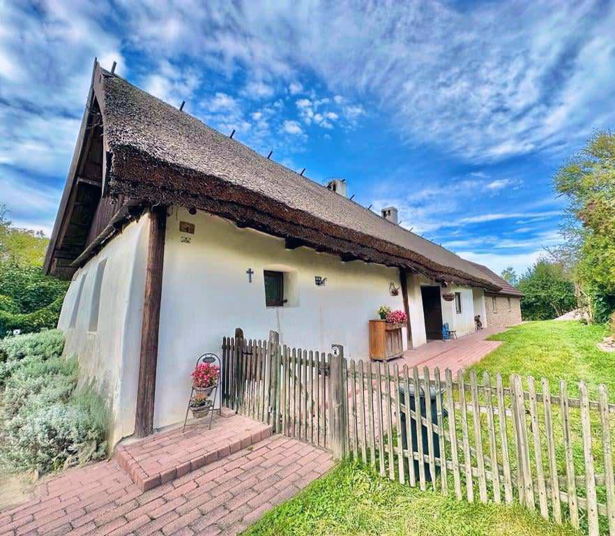 (AAA) Wunderschön renoviertes, einzigartiges Landhaus mit Nebengebäude