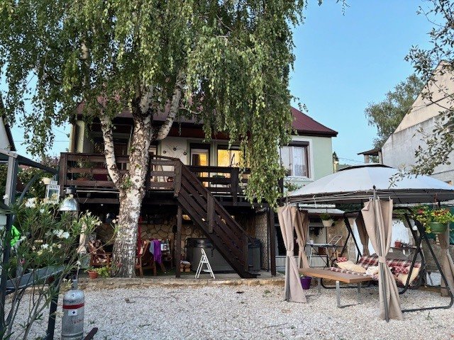 (AAA) Familienhaus in einer ruhigen Straße mit Panorama auf Héviz