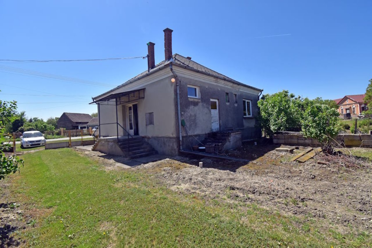 (BBA) Haus in ruhiger Strassse, 800 Meter vom Gyékényes-See entfernt (FER1800)
