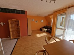 (AAA) Möblierte Mietwohnung mit sonnigem Balkon im Zentrum von Héviz (HCM88-5)