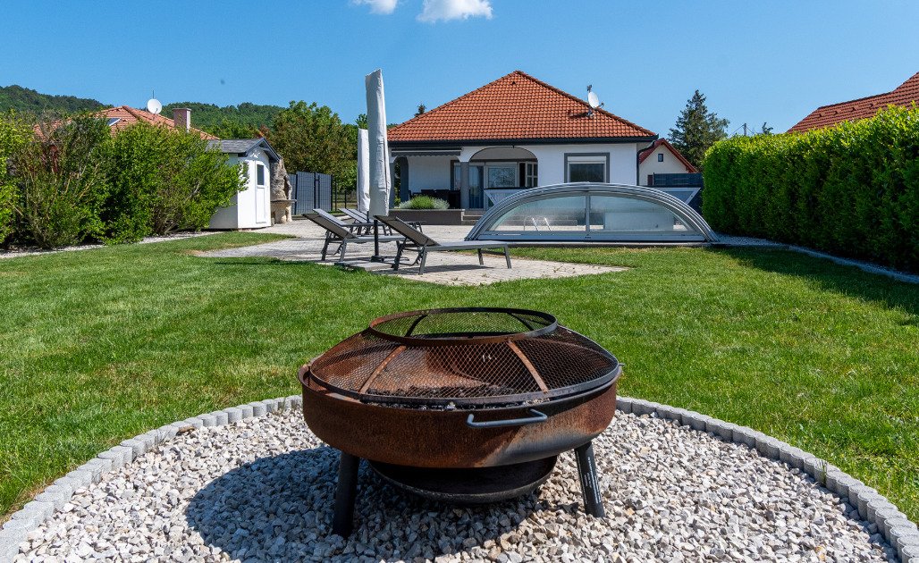 (AAA) Stilvolle und moderne Villa mit Pool am Nordufer (33902)