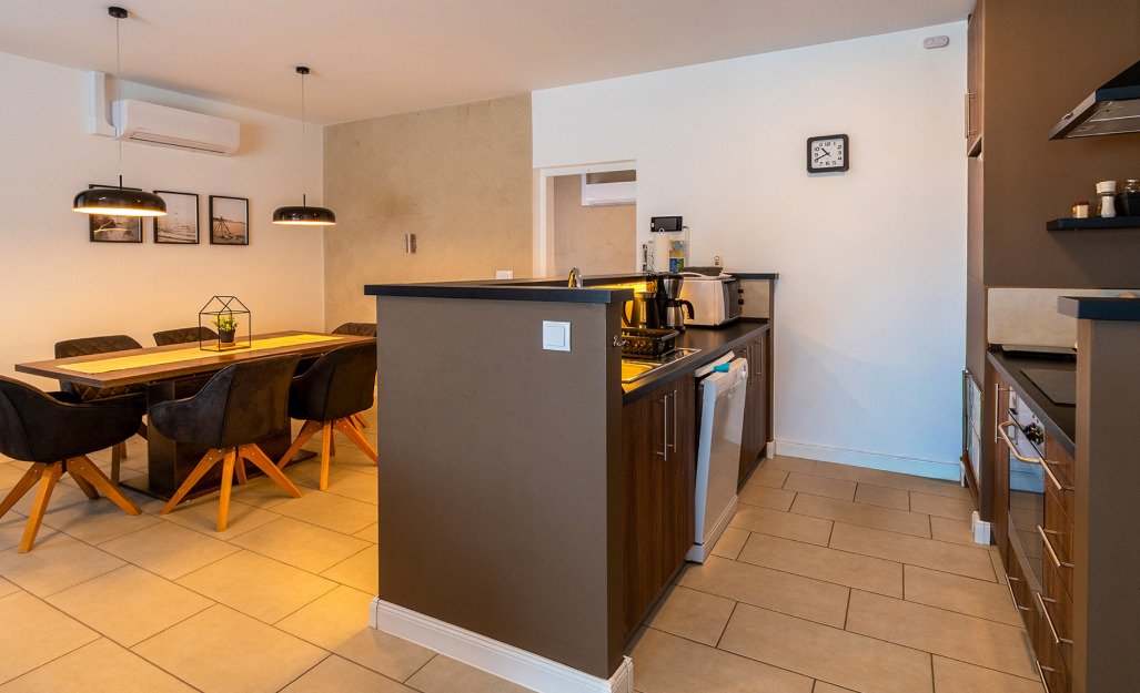 (AAA) Stilvolle und moderne Villa mit Pool am Nordufer (33902)