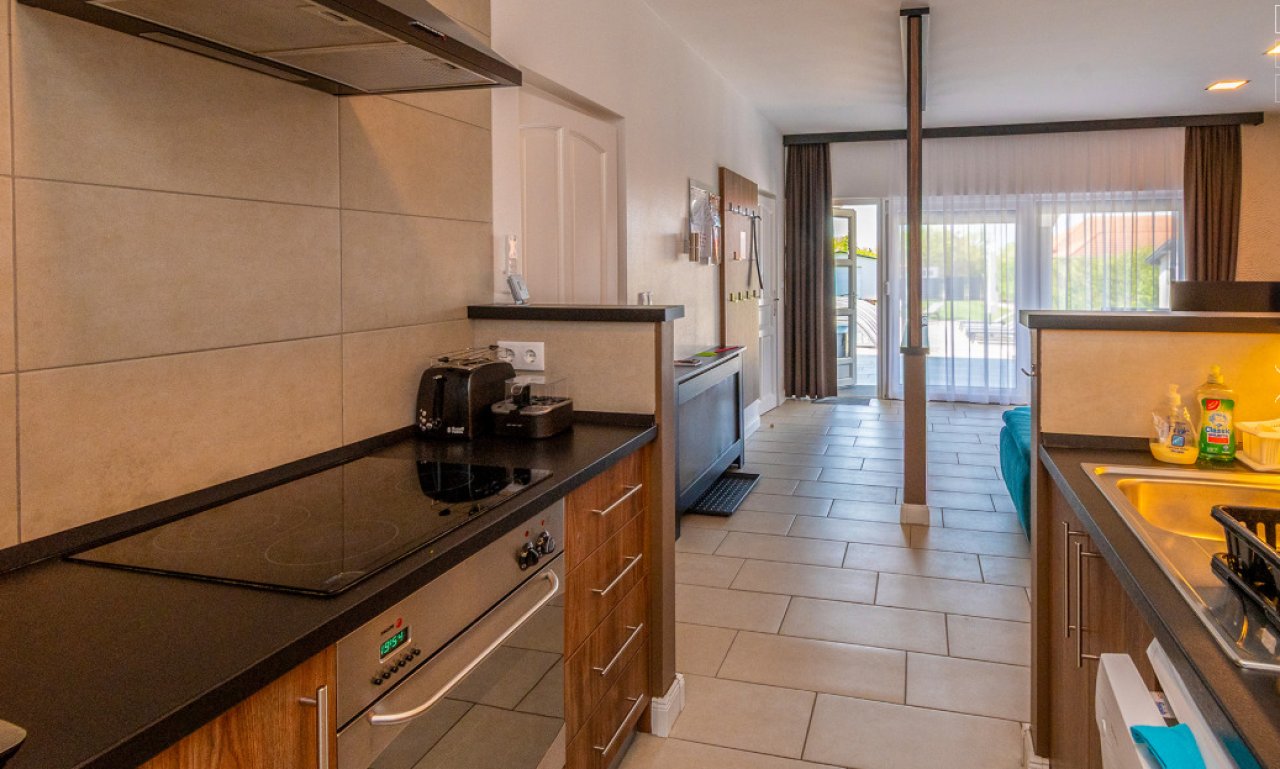 (AAA) Stilvolle und moderne Villa mit Pool am Nordufer (33902)