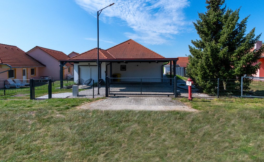 (AAA) Stilvolle und moderne Villa mit Pool am Nordufer (33902)