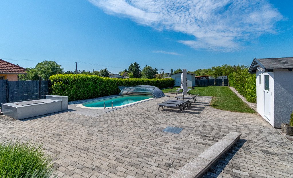 (AAA) Stilvolle und moderne Villa mit Pool am Nordufer (33902)