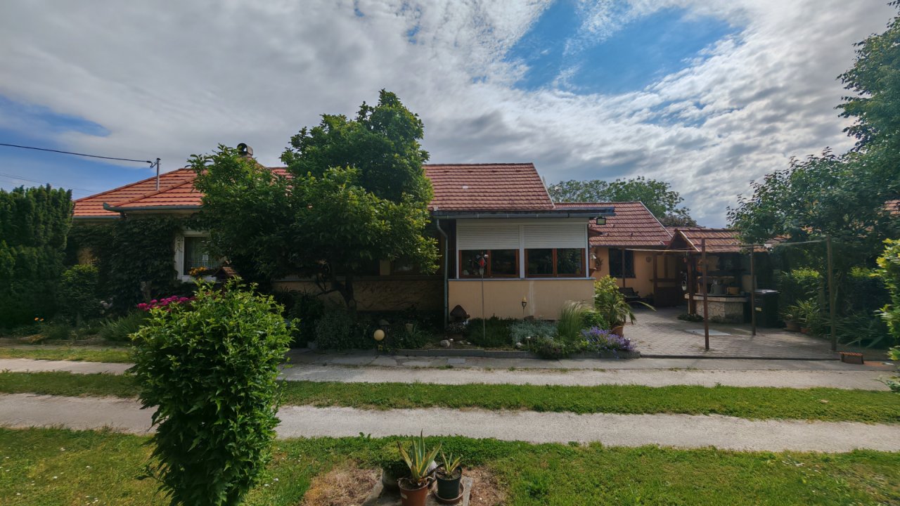 (BAA) Landhaus in ruhiger Lage mit sehr schönem Grundstück (MW1015)