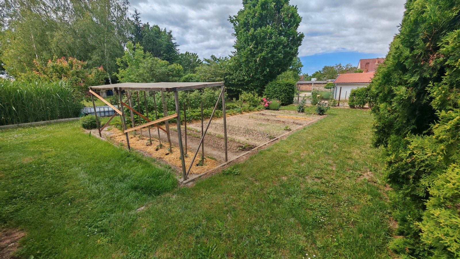 (BAA) Landhaus in ruhiger Lage mit sehr schönem Grundstück