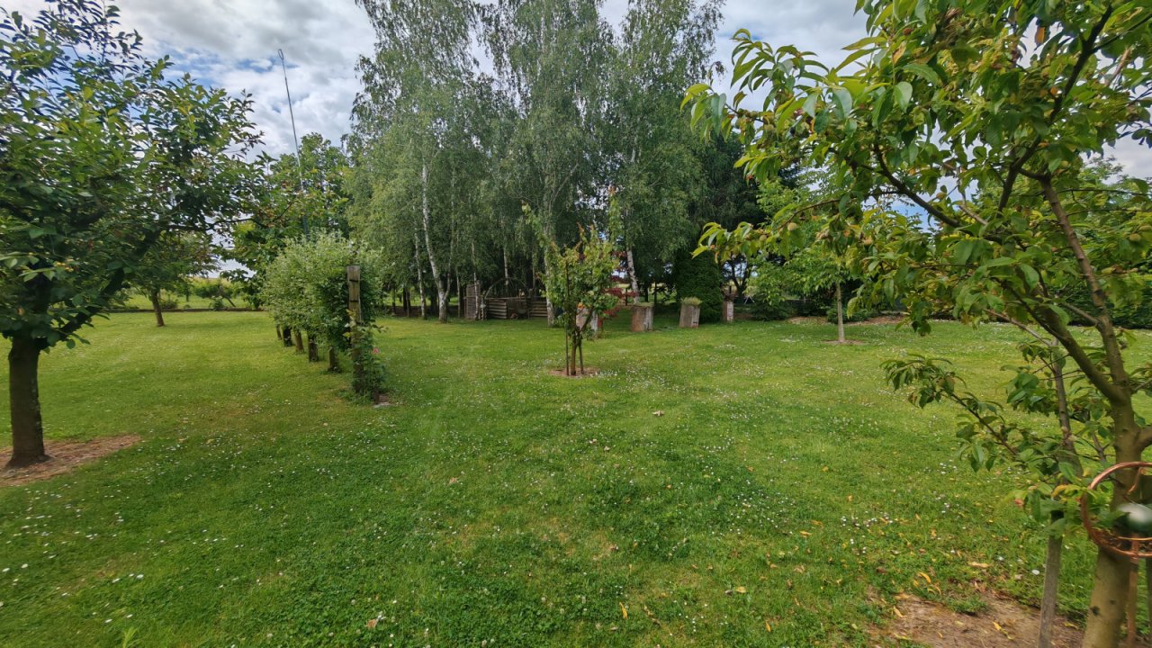 (BAA) Landhaus in ruhiger Lage mit sehr schönem Grundstück (MW1015)