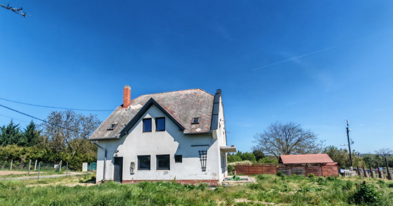 (ABA) Doppel-Grundstück mit Balatonblick &amp; großem Wohnhaus (CM0445)